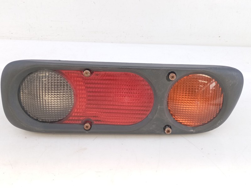 Recambio de piloto trasero derecho de paragolpes para nissan terrano (wd21) 2.7 td referencia OEM IAM 265500X001  E2-A4