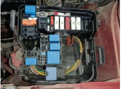 CAJA RELES / FUSIBLES 