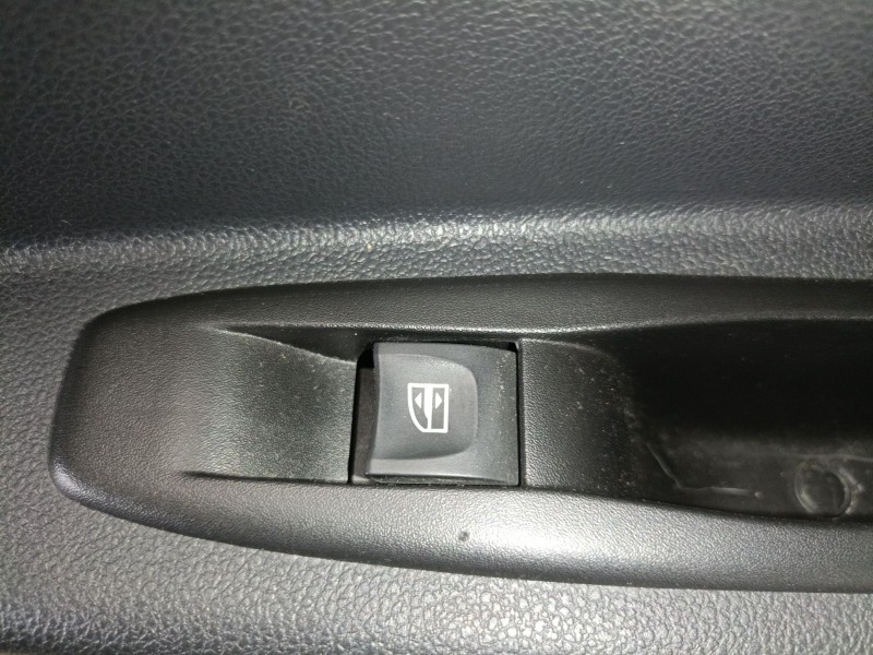 Recambio de mando elevalunas trasero derecho para renault captur i (j5_, h5_) 1.5 dci 90 referencia OEM IAM   