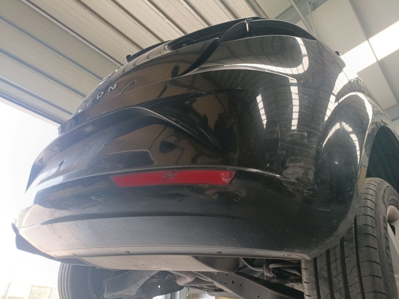 Recambio de paragolpes trasero para seat leon (1p1) 1.9 tdi referencia OEM IAM   