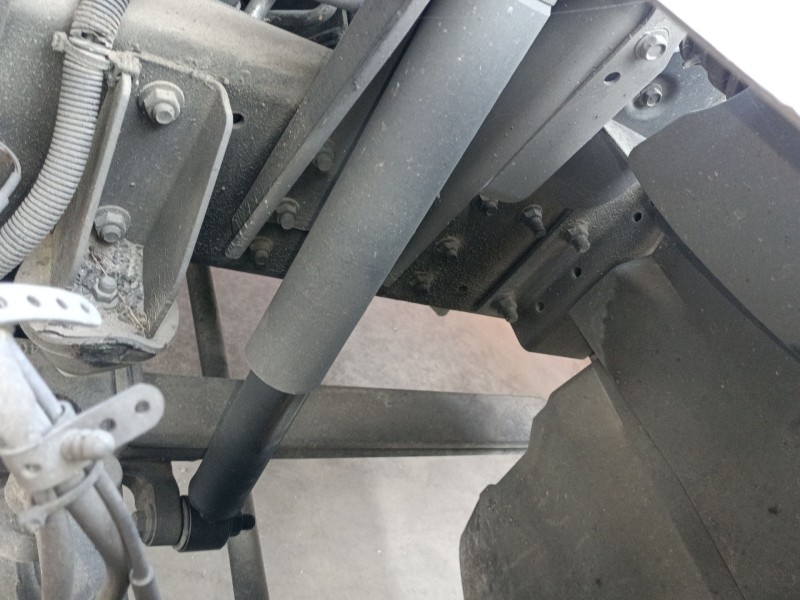 Recambio de amortiguador delantero izquierdo para renault trucks referencia OEM IAM   