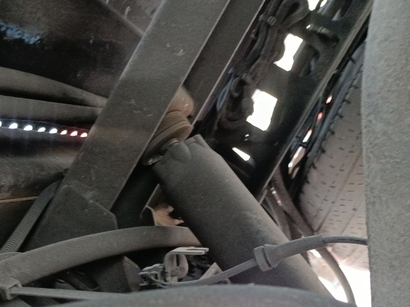 Recambio de amortiguador trasero derecho para renault trucks referencia OEM IAM   