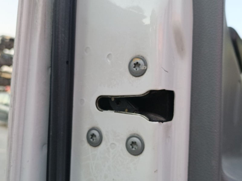 Recambio de cerradura puerta delantera izquierda para renault trucks referencia OEM IAM   