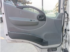 Recambio de guarnecido puerta delantera izquierda para renault trucks referencia OEM IAM   