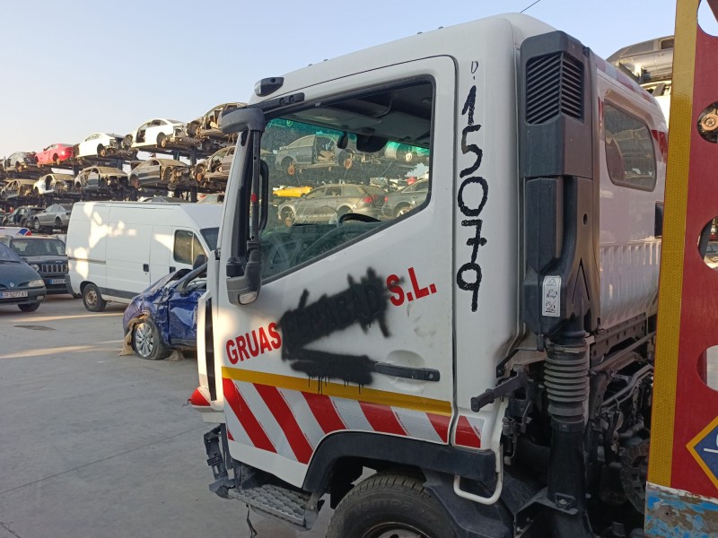 Recambio de puerta delantera izquierda para renault trucks referencia OEM IAM   