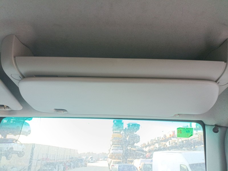 Recambio de parasol derecho para renault trucks referencia OEM IAM   