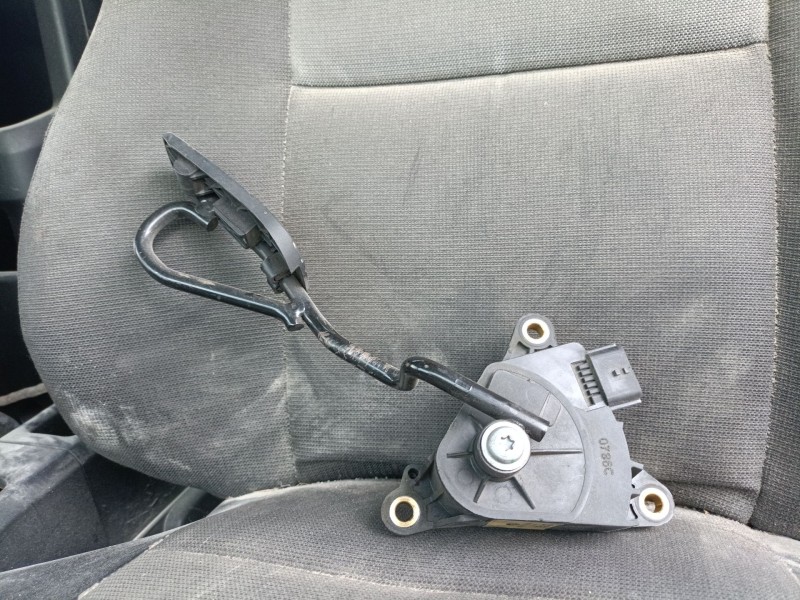 Recambio de pedal acelerador para renault trucks referencia OEM IAM 18005LC40A  