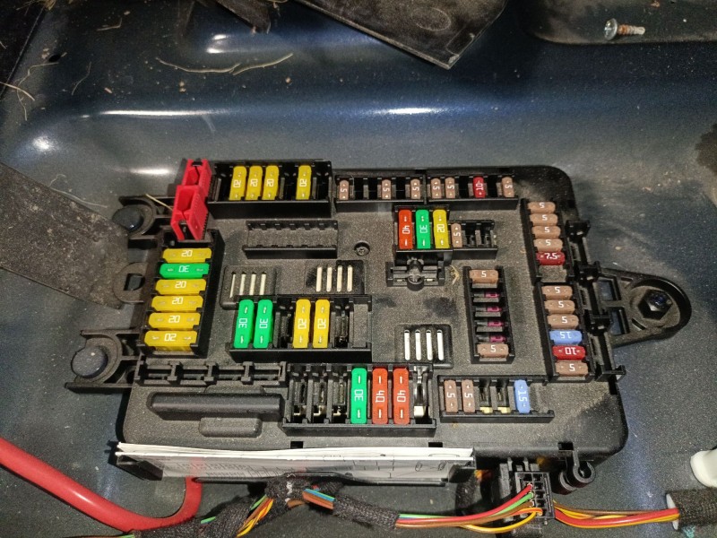 Recambio de caja reles / fusibles para bmw 3 (f30, f80) 318 i referencia OEM IAM   