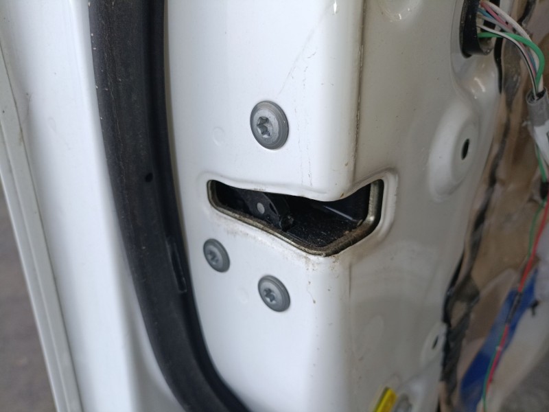 Recambio de cerradura puerta delantera izquierda para toyota avensis sedán (_t27_) 2.2 d-4d (adt271_) referencia OEM IAM   