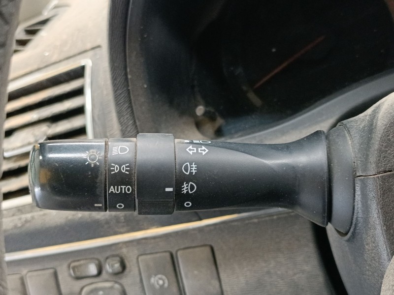 Recambio de mando intermitentes para toyota avensis sedán (_t27_) 2.2 d-4d (adt271_) referencia OEM IAM   