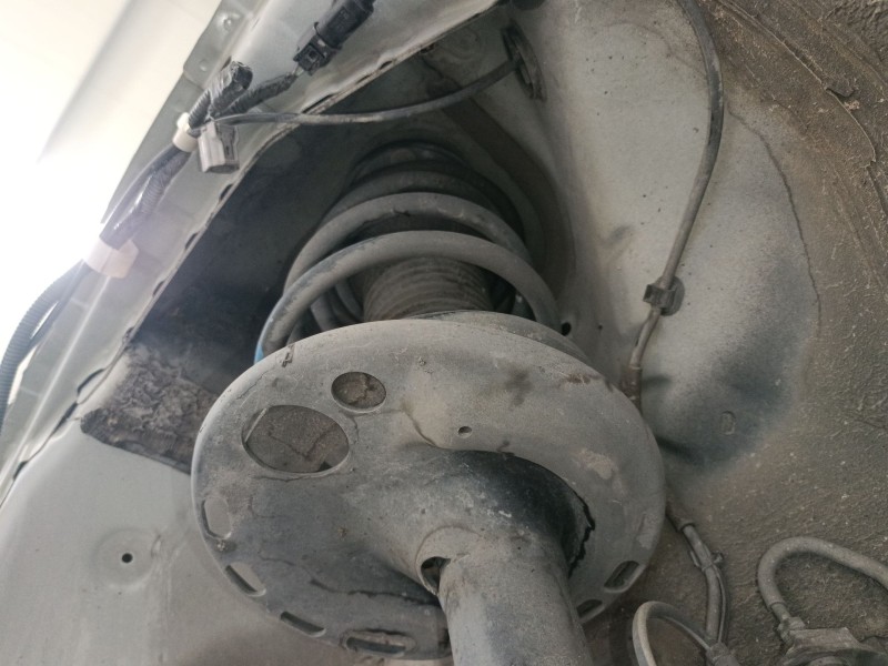 Recambio de amortiguador delantero izquierdo para toyota avensis sedán (_t27_) 2.2 d-4d (adt271_) referencia OEM IAM   