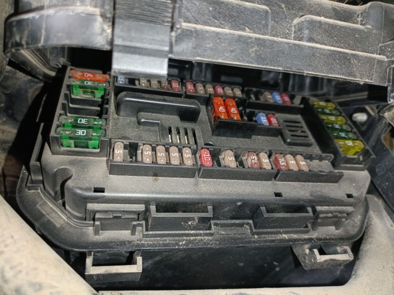 Recambio de caja reles / fusibles para bmw 3 (f30, f80) 318 d referencia OEM IAM   