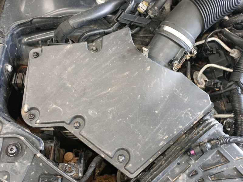 Recambio de filtro aire para audi a5 (8t3) 3.0 tdi quattro referencia OEM IAM   