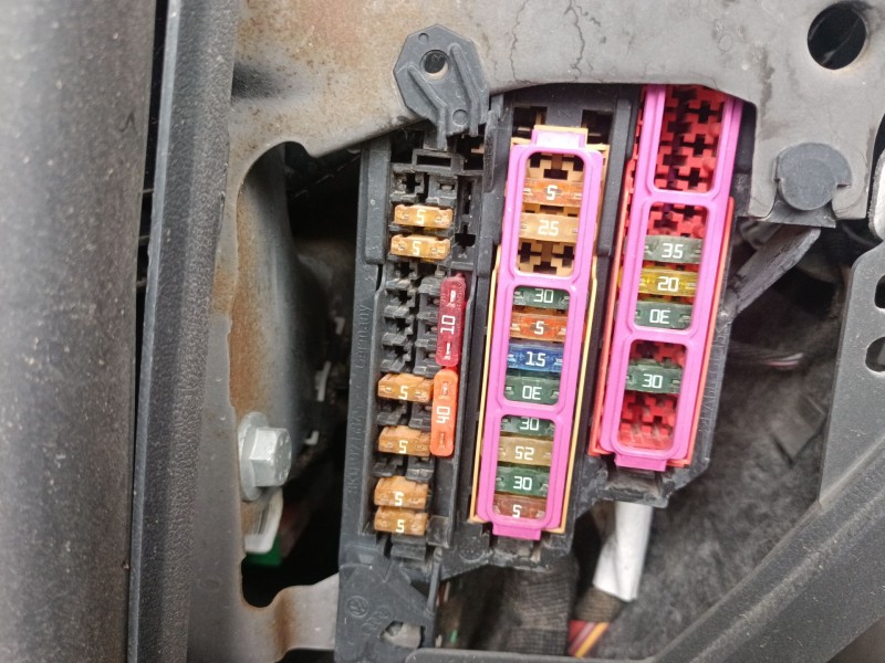 Recambio de caja reles / fusibles para audi a5 sportback (8ta) 3.0 tdi referencia OEM IAM   
