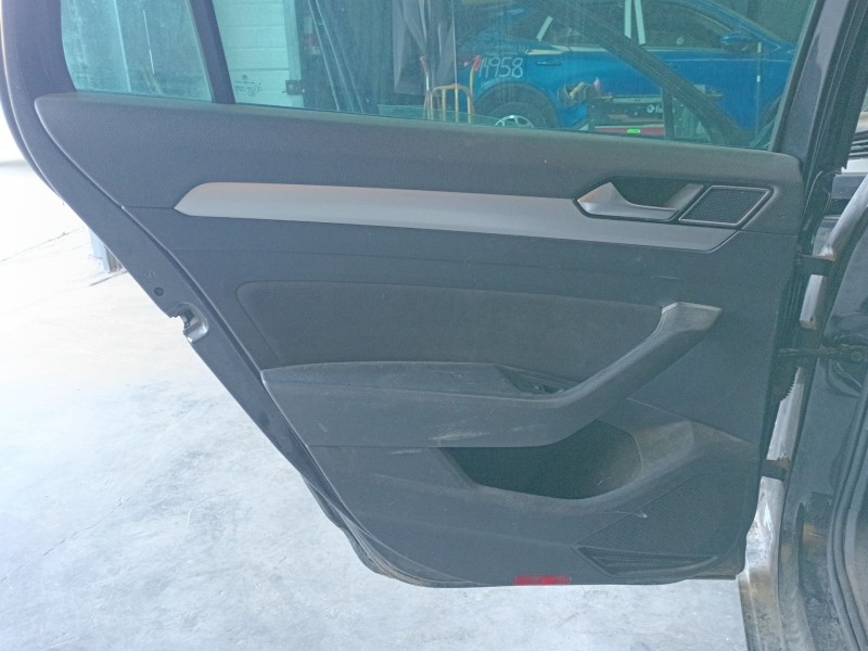 Recambio de guarnecido puerta trasera izquierda para volkswagen passat b8 variant (3g5, cb5) 1.6 tdi referencia OEM IAM   