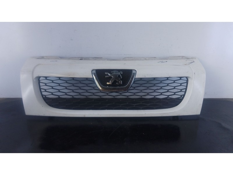 Recambio de rejilla delantera para peugeot boxer autobús 2.2 hdi 120 referencia OEM IAM   