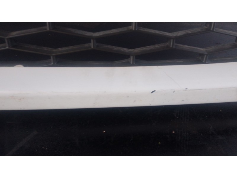 Recambio de rejilla delantera para peugeot boxer autobús 2.2 hdi 120 referencia OEM IAM   