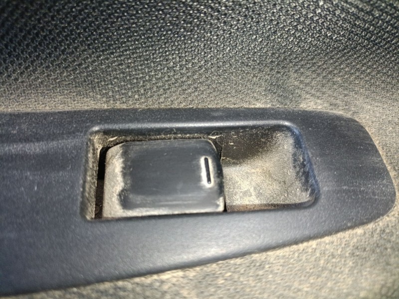 Recambio de mando elevalunas trasero izquierdo para nissan qashqai i (j10, nj10) 1.6 referencia OEM IAM   