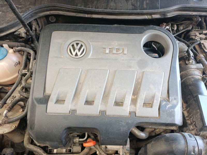 Recambio de tapa motor para volkswagen passat b7 (362) 2.0 tdi referencia OEM IAM   
