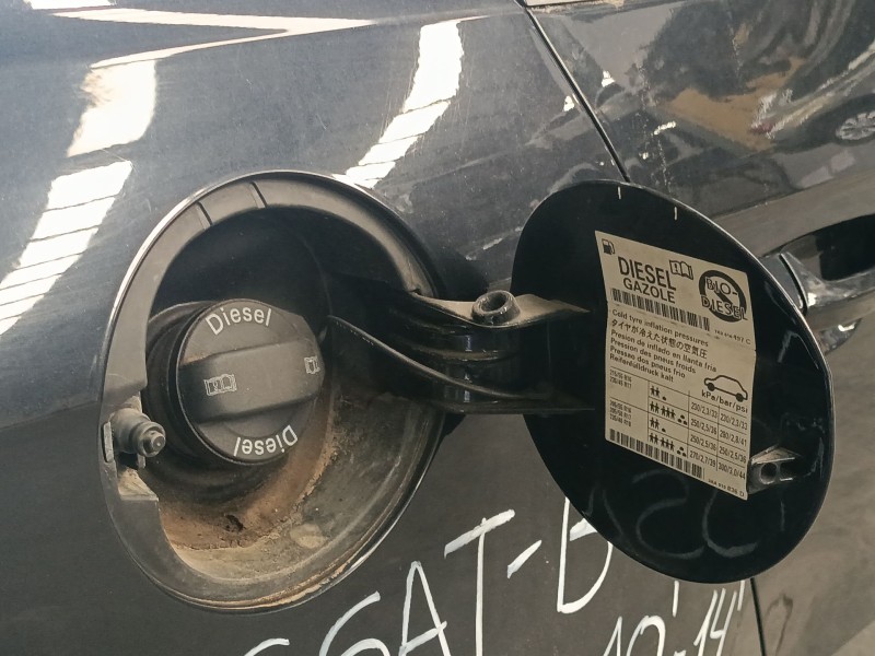 Recambio de tapa exterior combustible para volkswagen passat b7 (362) 2.0 tdi referencia OEM IAM   