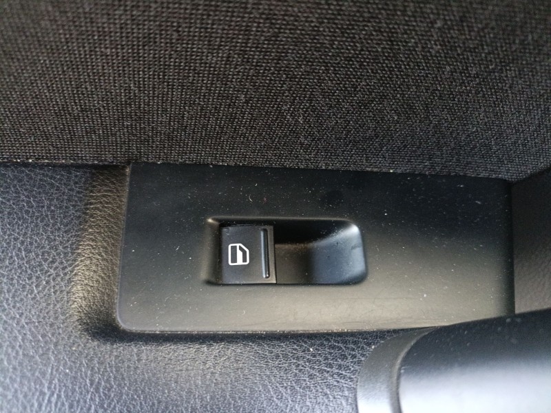 Recambio de mando elevalunas trasero izquierdo para volkswagen passat b7 (362) 2.0 tdi referencia OEM IAM   