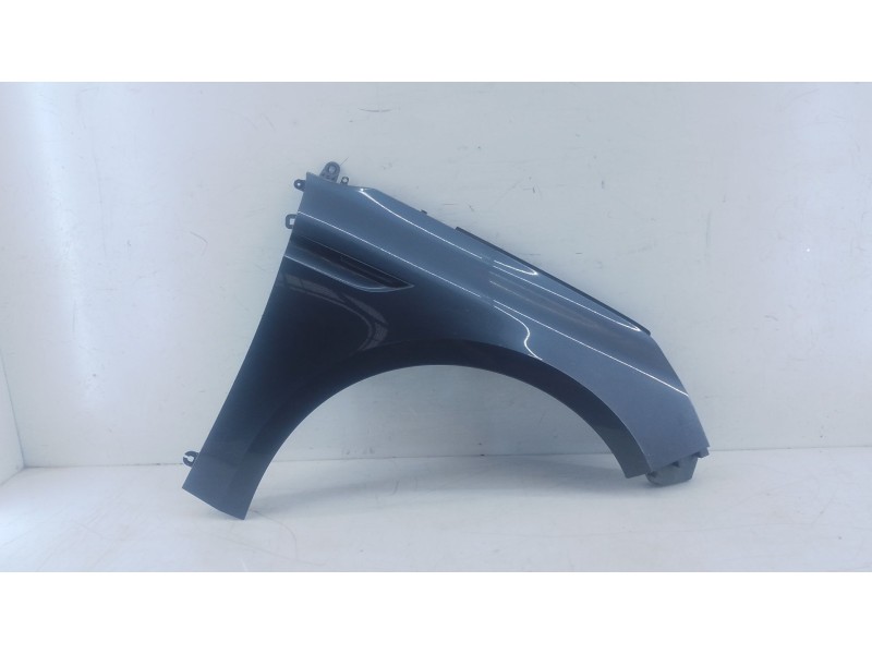 Recambio de aleta delantera derecha para renault megane iv berlina 5p life referencia OEM IAM   E4-B3-5