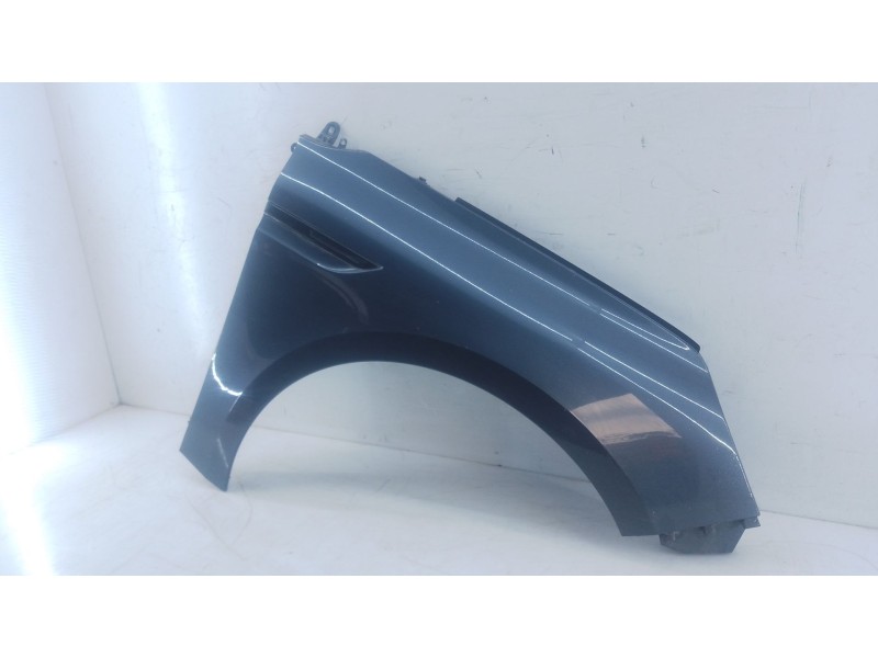 Recambio de aleta delantera derecha para renault megane iv berlina 5p life referencia OEM IAM   E4-B3-5