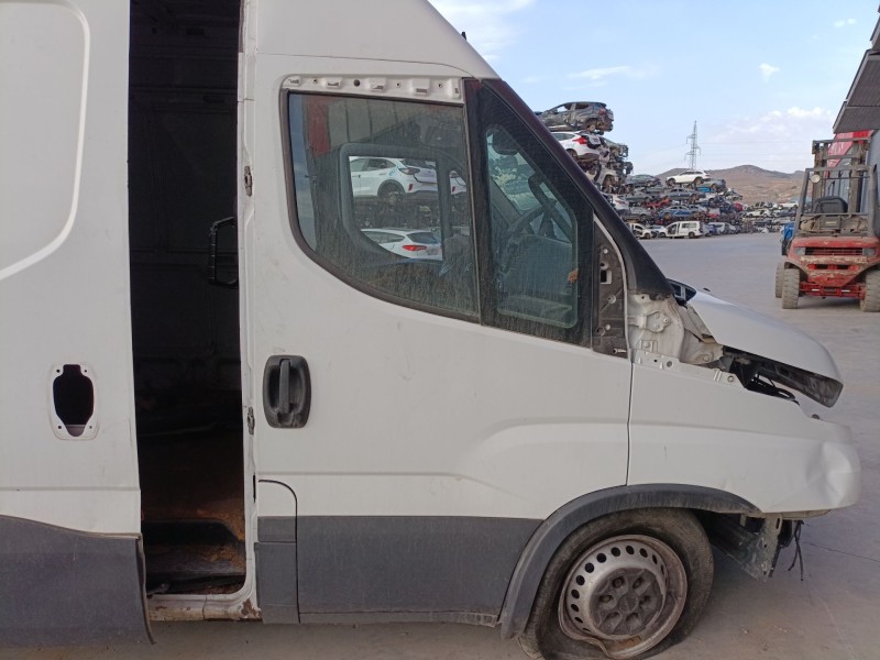 Recambio de puerta delantera derecha para iveco daily vi furgoneta 35s18, 35c18, 40c18, 50c18, 60c18, 65c18, 70c18 referencia OE