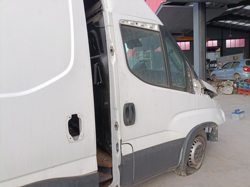 Recambio de puerta delantera derecha para iveco daily vi furgoneta 35s18, 35c18, 40c18, 50c18, 60c18, 65c18, 70c18 referencia OE