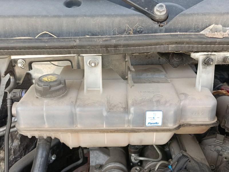 Recambio de deposito expansion para iveco daily vi furgoneta 35s18, 35c18, 40c18, 50c18, 60c18, 65c18, 70c18 referencia OEM IAM 