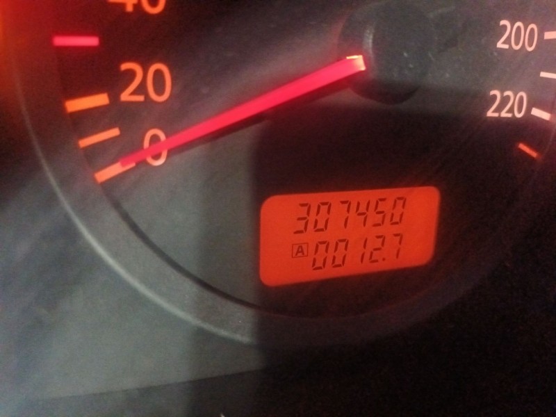 nissan almera tino (v10) del año 2005