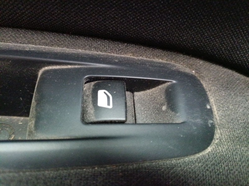 Recambio de mando elevalunas trasero izquierdo para peugeot 308 ii (lb_, lp_, lw_, lh_, l3_) 1.6 hdi / bluehdi 115 referencia OE