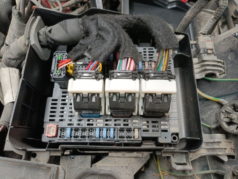 Recambio de caja reles / fusibles para peugeot 308 ii (lb_, lp_, lw_, lh_, l3_) 1.6 hdi / bluehdi 115 referencia OEM IAM 9807091