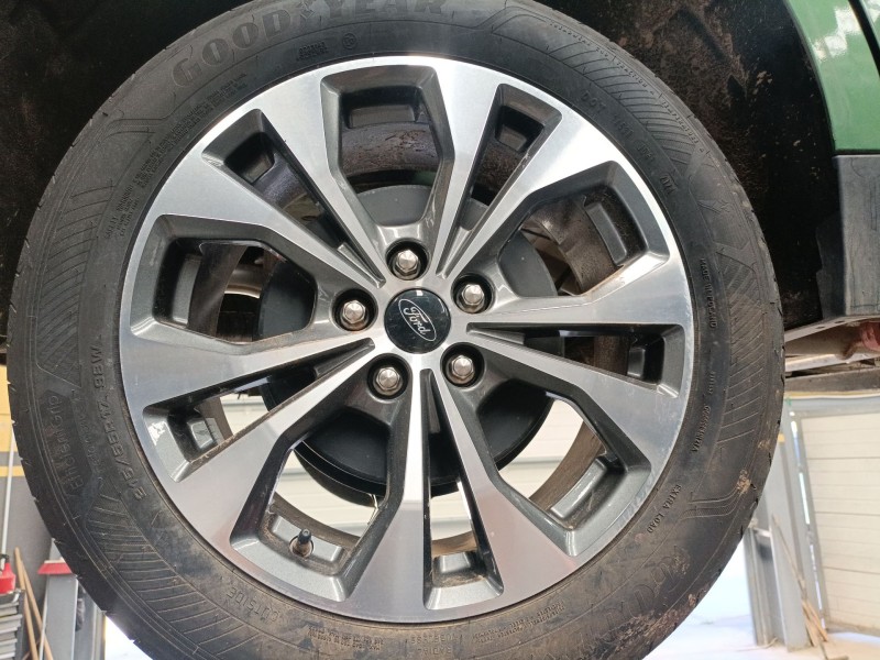 Recambio de juego llantas sin neumatico para ford tourneo combi v769 referencia OEM IAM 17 PULGADAS  