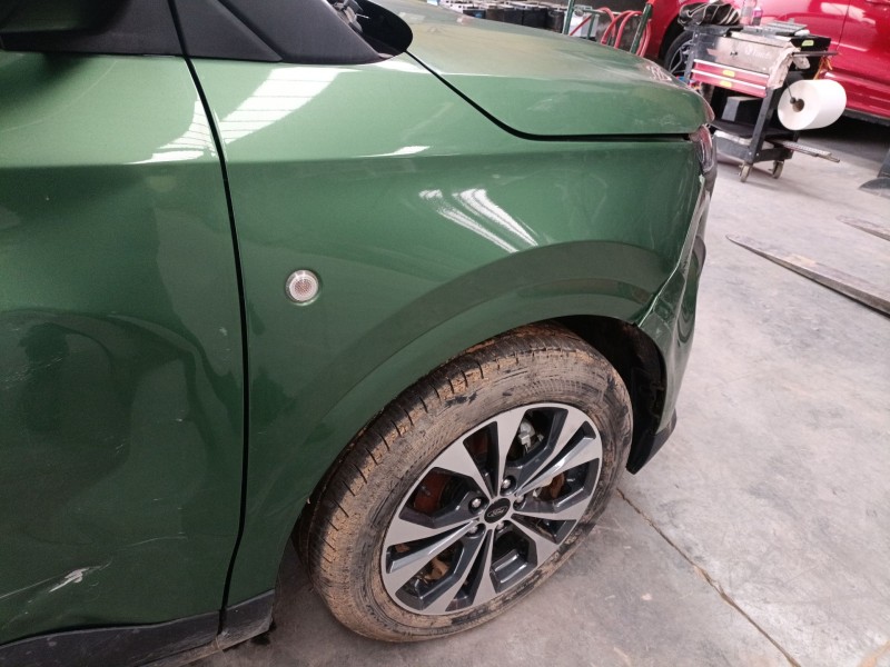 Recambio de aleta delantera derecha para ford tourneo combi v769 referencia OEM IAM   