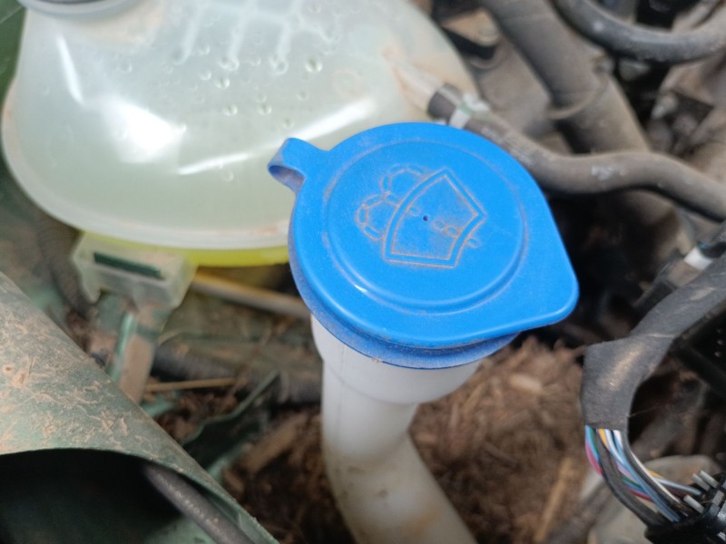 Recambio de deposito limpia para ford tourneo combi v769 referencia OEM IAM   