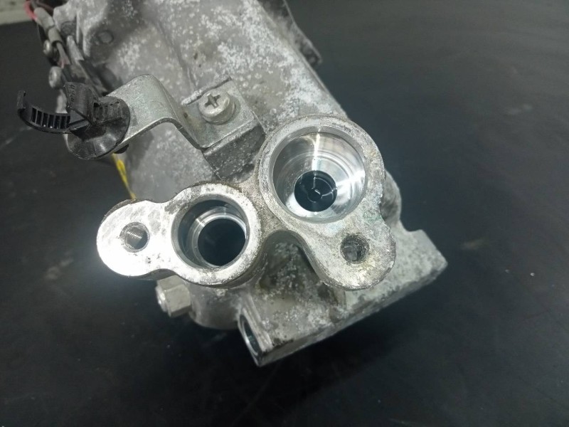 Recambio de compresor aire acondicionado para dacia dokker express ambiance referencia OEM IAM 926005727R  