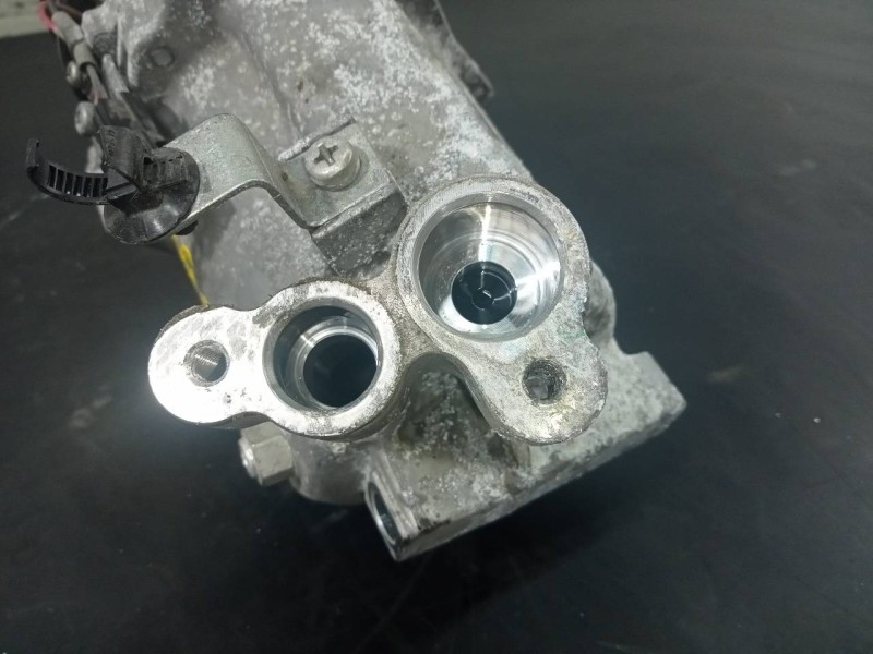 Recambio de compresor aire acondicionado para dacia dokker express ambiance referencia OEM IAM 926005727R  