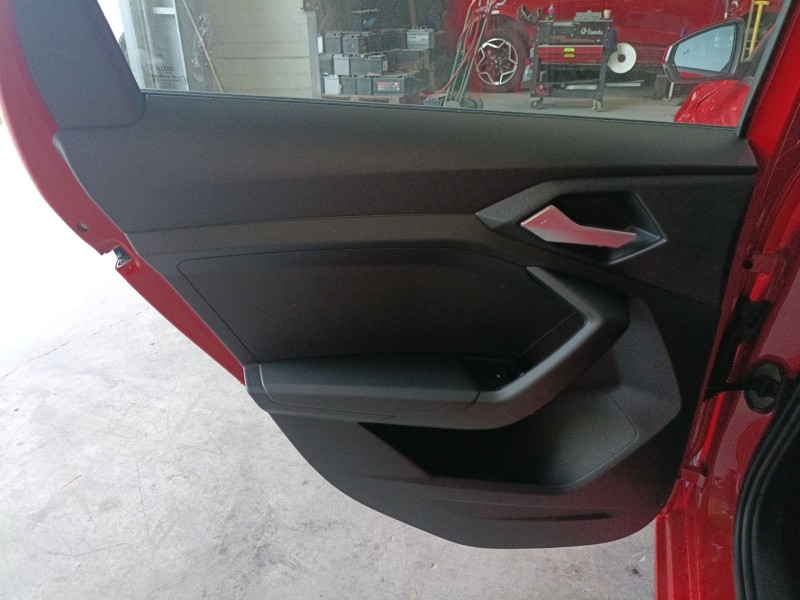 Recambio de guarnecido puerta trasera izquierda para audi a1 sportback (gba) 25 tfsi referencia OEM IAM   