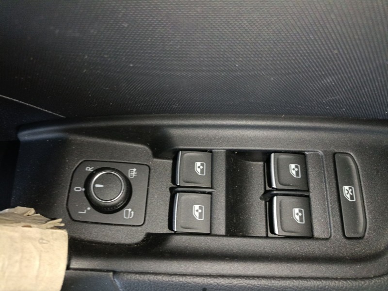 Recambio de mando elevalunas delantero izquierdo para audi a1 sportback (gba) 25 tfsi referencia OEM IAM   