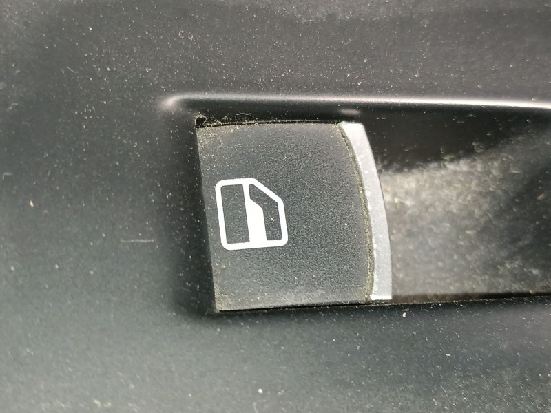 Recambio de mando elevalunas trasero izquierdo para volkswagen passat b7 (362) 2.0 tdi referencia OEM IAM   