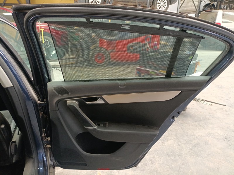 Recambio de guarnecido puerta trasera derecha para volkswagen passat b7 (362) 2.0 tdi referencia OEM IAM   