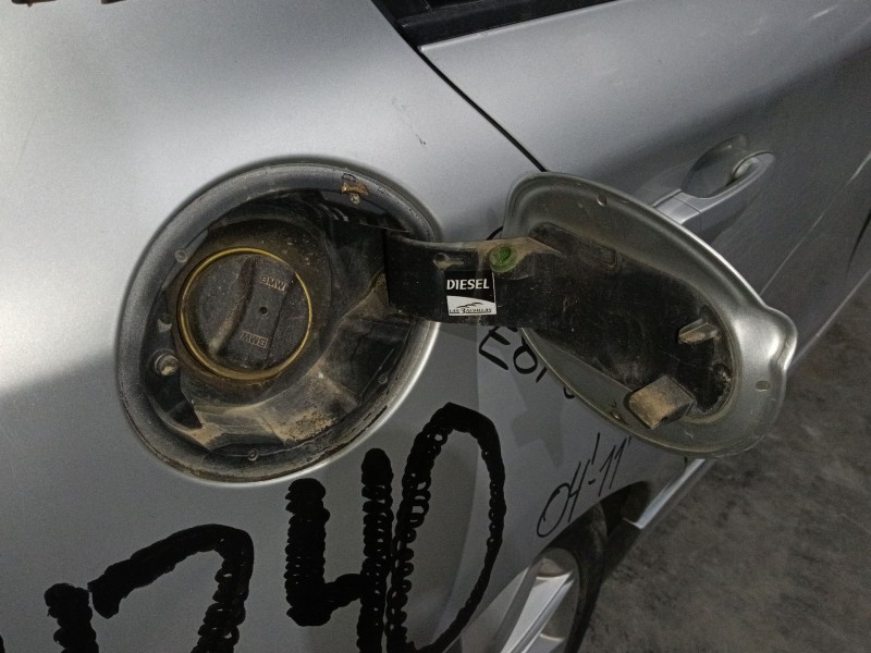 Recambio de tapa exterior combustible para bmw 1 (e87) 120 d referencia OEM IAM   