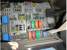 CAJA RELES / FUSIBLES 