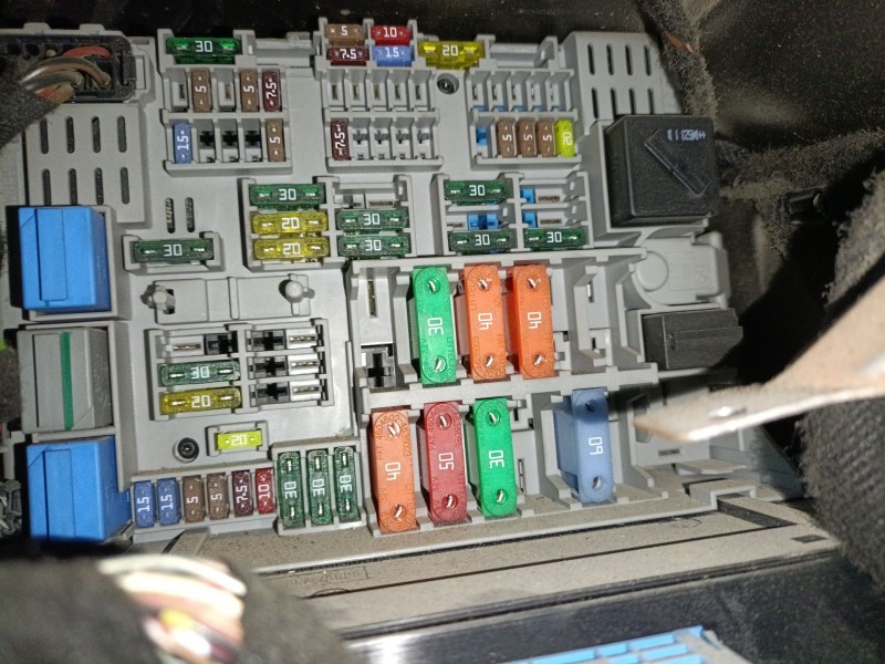 Recambio de caja reles / fusibles para bmw 1 (e87) 120 d referencia OEM IAM   