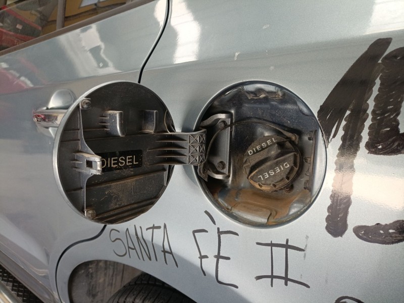 Recambio de tapa exterior combustible para hyundai santa fé ii (cm) 2.2 crdi gls referencia OEM IAM   