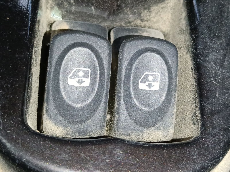 Recambio de mando elevalunas trasero izquierdo para dacia duster (hs_) 1.5 dci (hsmc) referencia OEM IAM   