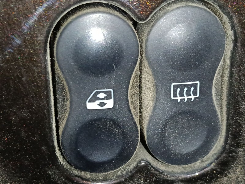 Recambio de mando elevalunas delantero izquierdo para dacia duster (hs_) 1.5 dci (hsmc) referencia OEM IAM   