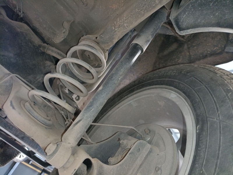 Recambio de amortiguador trasero derecho para dacia duster (hs_) 1.5 dci (hsmc) referencia OEM IAM   