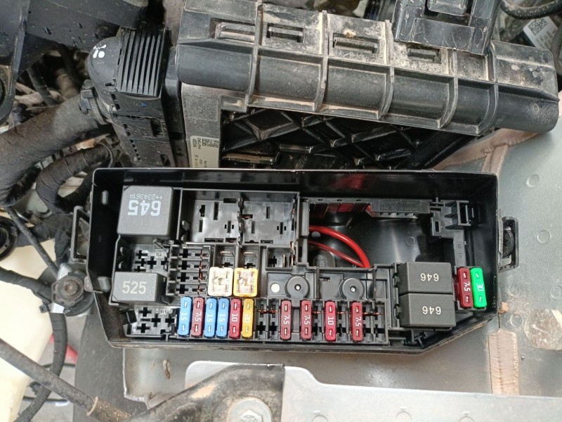 Recambio de caja reles / fusibles para seat arona (kj7, kjp) 1.0 tsi referencia OEM IAM   